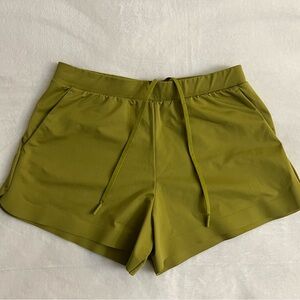 Uniqlo Women's Athletic Shorts in Olive